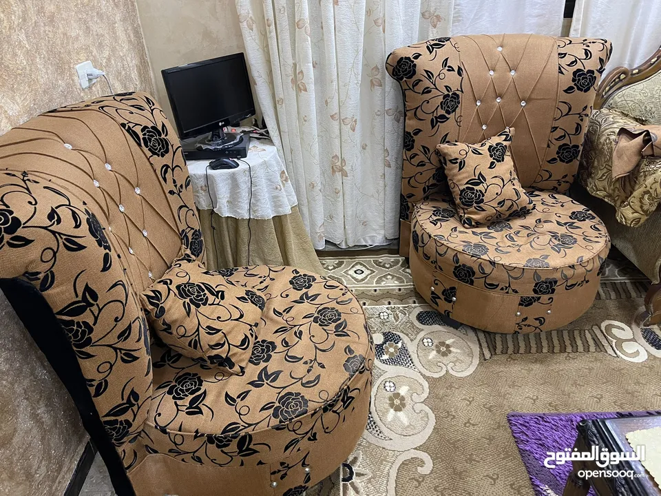 كورنر 8 مقاعد + طاولة وسطية + طاولة تلفاز + طربيزة فقط