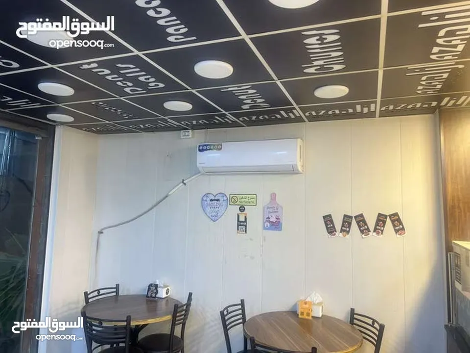 محل وافل وكريب. وكوتيلات للبيع