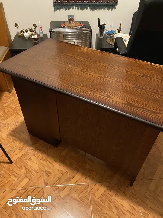 مكتب للدراسة و العمل حجم 109x61cm للبيع