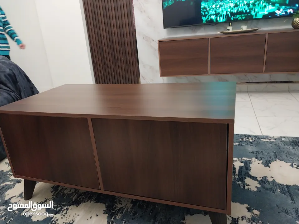 اثاث غرفة جلوس ،،طاولة وسط مع خزانة تلفاز معلقة للبيع