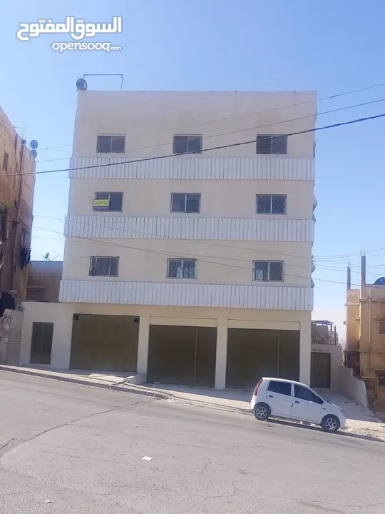 مجمع تجاري للبيع
