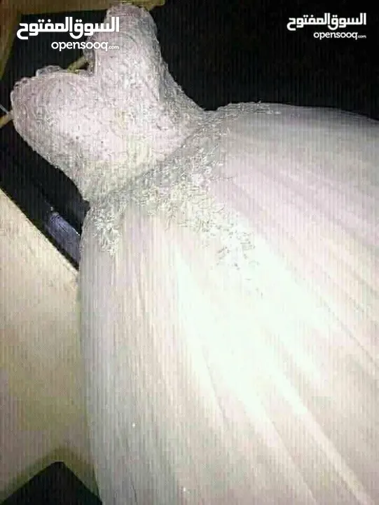 فستان ابيض