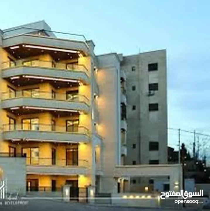 شقق جديده اربعه غرف في جميع مناطق عمان الغربيه ايجار سنوي هيئات  دوبلماسيه سفارات ،مؤثث مع اثاث فخم
