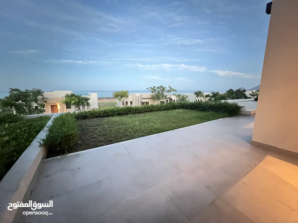 New Beachfront Villa, Jebel Sifah  فيلا جديدة على البحر، جبل سيفة