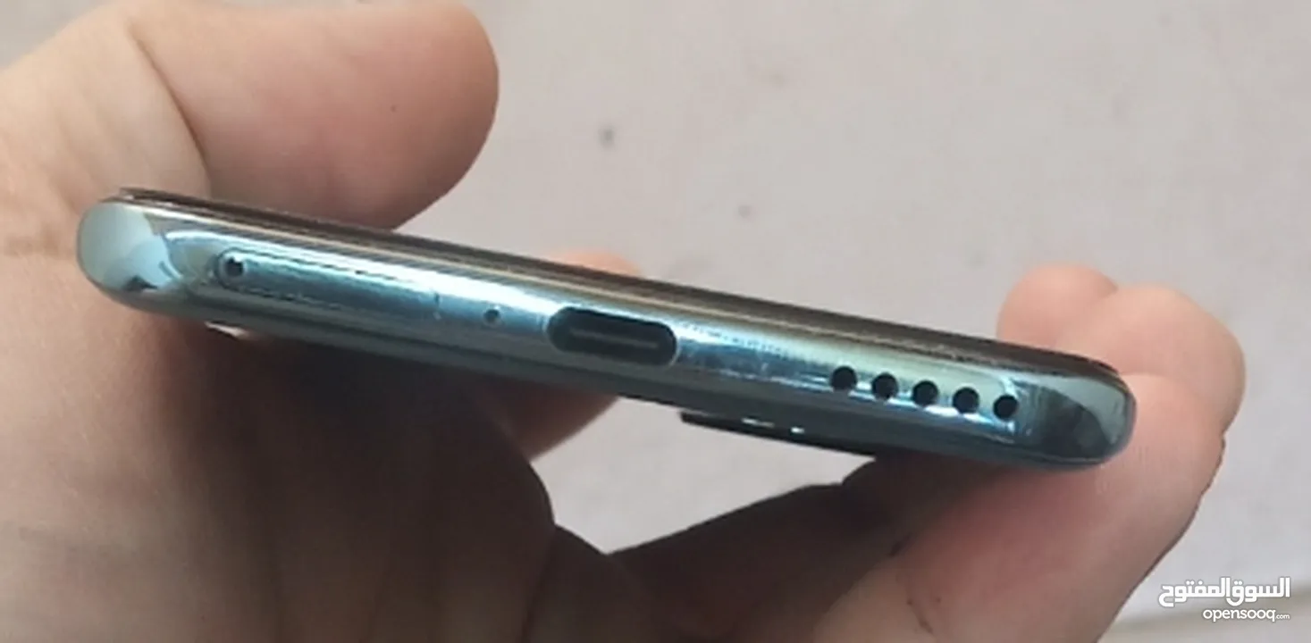 هاتف هونور 90 5G بحالة ممتازة استعمال خفيف معو كامل اغراضه وشاحنو الاصلي بنص ساعة بكون مفلل