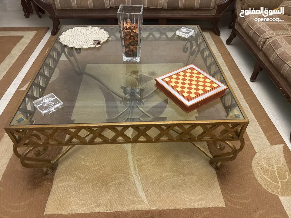 طاولة وسط زجاج سكريت