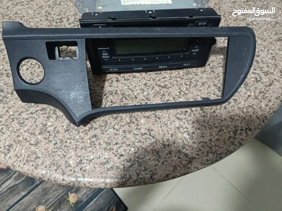 اضويه اثنين واحد تويوتا وواحد هونداي ومسجلات اثنين واحد منهم مع فريم للبيع بسعر مغري جداً