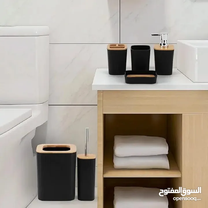 مجموعة إكسسوارات الحمام كاملة  تتضمن حامل فرشاة الأسنان، وكوب فرشاة الأسنان وموزع الصابون