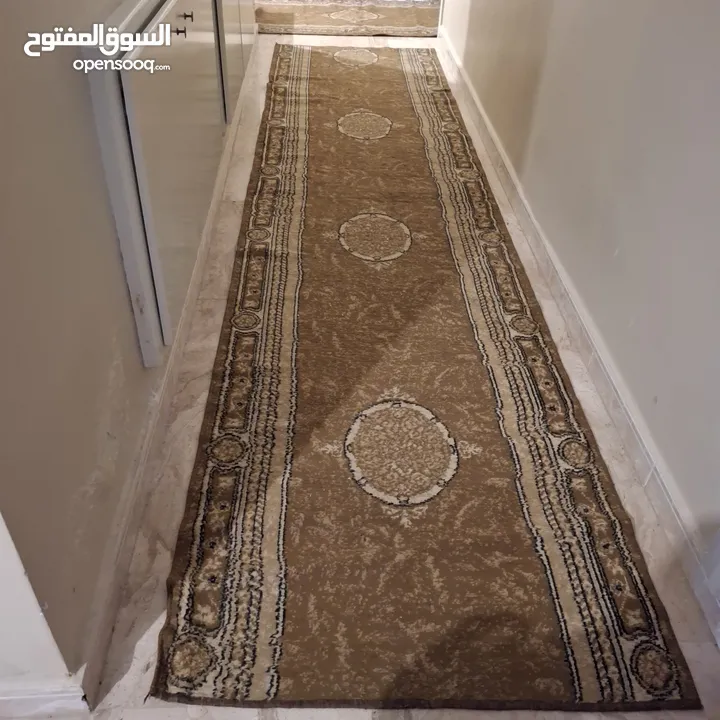 قطعتين سجاد طويله وقصيره طقم  لممرات نفس النقشه واللون للبيع المستعجل بسبب الرحيل