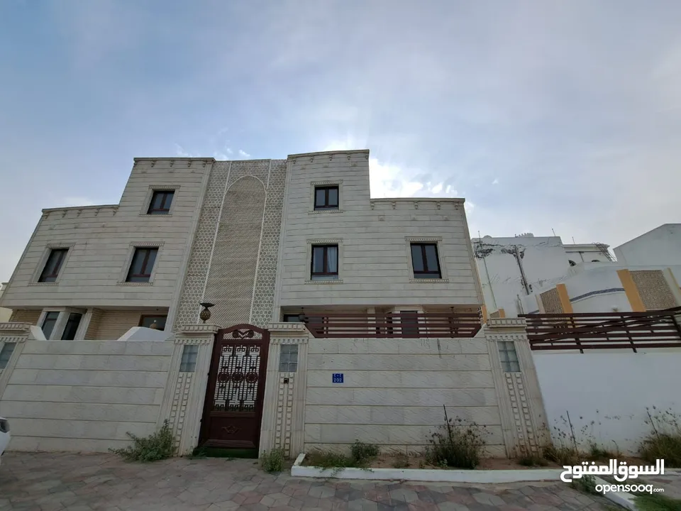 توين فيلا للايجار استخدام تجاري الخوض/Twin villa for rent commercial use Al Khoudh