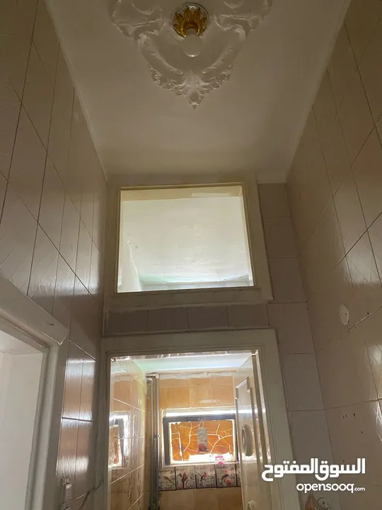 منزل كبير  الزرقاء/ الوسط التجاري