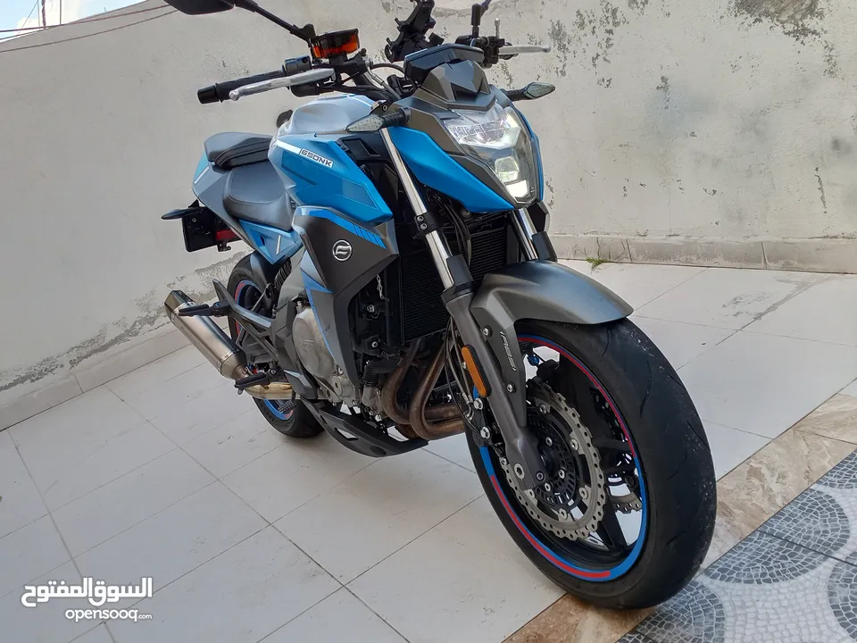 دراجه سي اف موتو  NK650cc بحالة الجديدة استعمال خفيف جدا موديل 2021