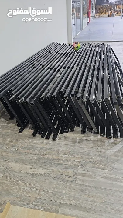 رفوف محل تجار