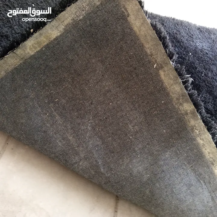 سجاد فرو اسود للبيع