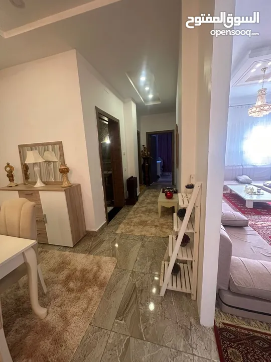 شقة ارضية للبيع ماشاء الله حجم كبيرة في مدينة طرابلس منطقة السراج شارع متفرع من شارع البغدادي