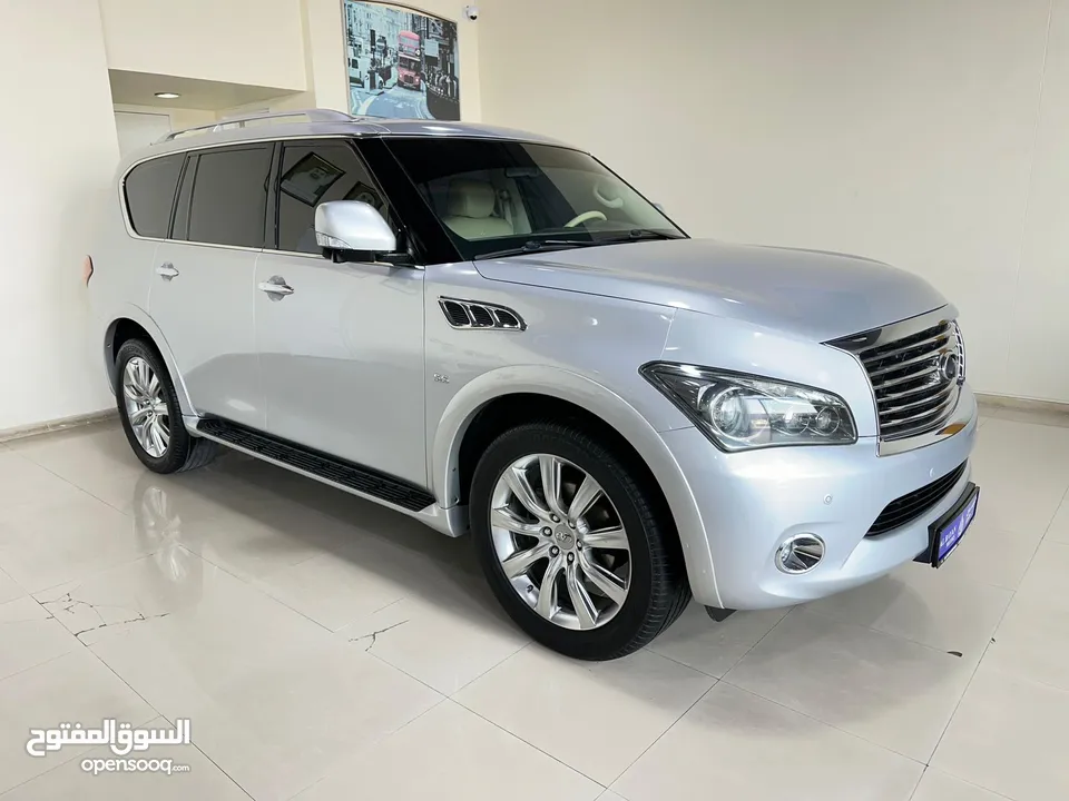 إنفنيتي QX80 فضي داخل بيج خليجي