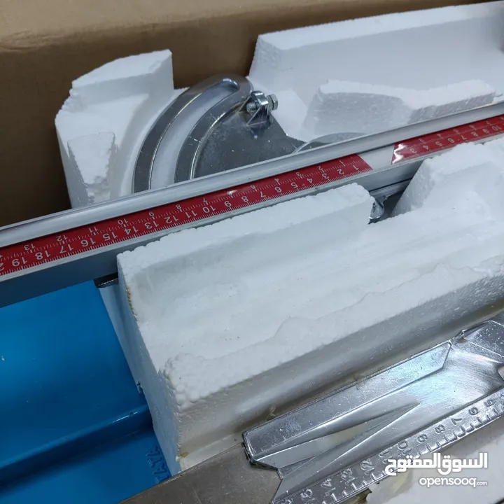 مقص بلاط  وعدة بناء وآليات للبيع