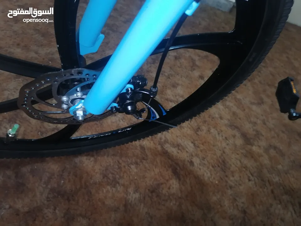 بسكليت جنط 26 لون ازرق قابل للطوي بحاله الوكاله ولا خدش مع الكفاله 1 سنه إقرأ الوصف bike
