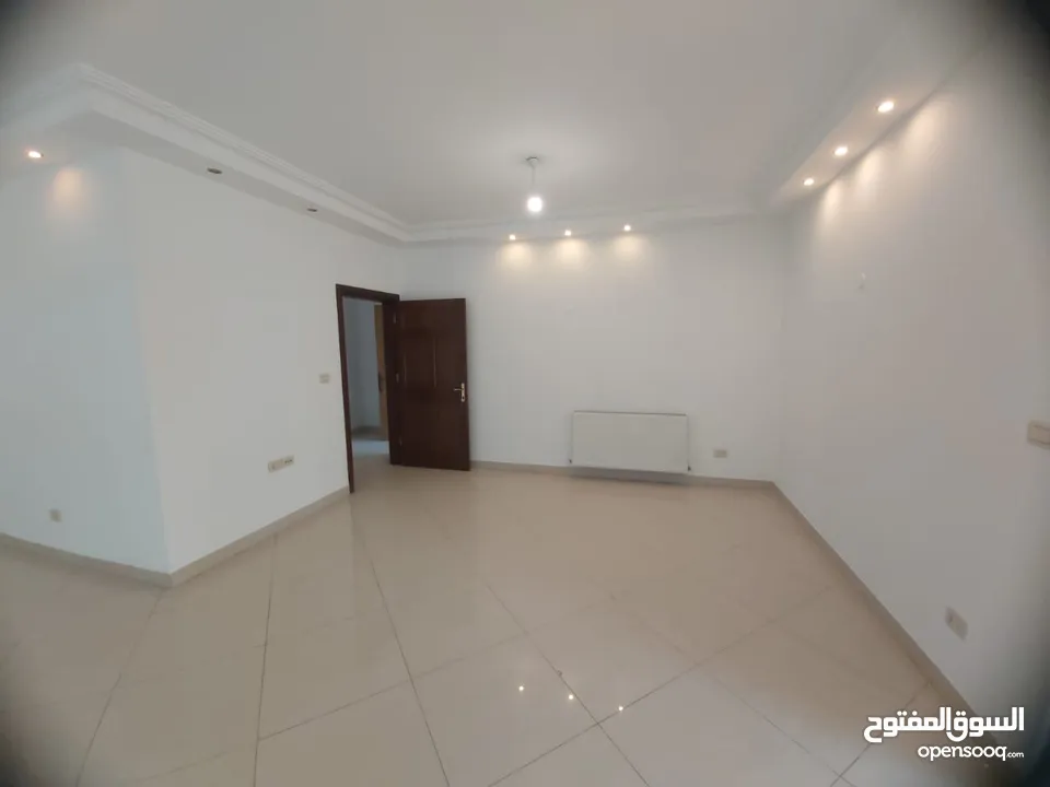شقة ارضية للبيع اربع غرف نوم في جبل عمان قرب قصر زهران