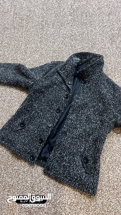 ملابس مستعمله بحاله جيده كلها ماركات عالميه باسعارر مناسبه جدا