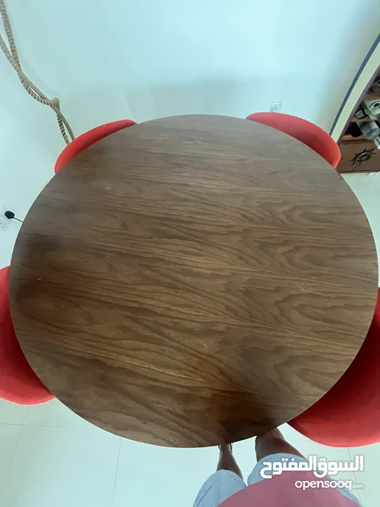 Round Dining table