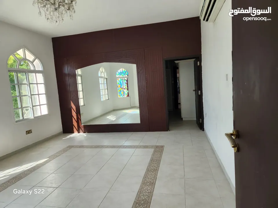 فيلا للايجار خلف سلطان تصلح لروضة villa back side sultan centr