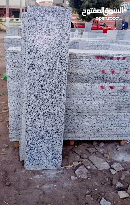 1250 متر مربع شايش درج جرانيت مصري نيو حلايب جودة عالية ، قياسات من 100 الى 160 سم بسعر الجملة