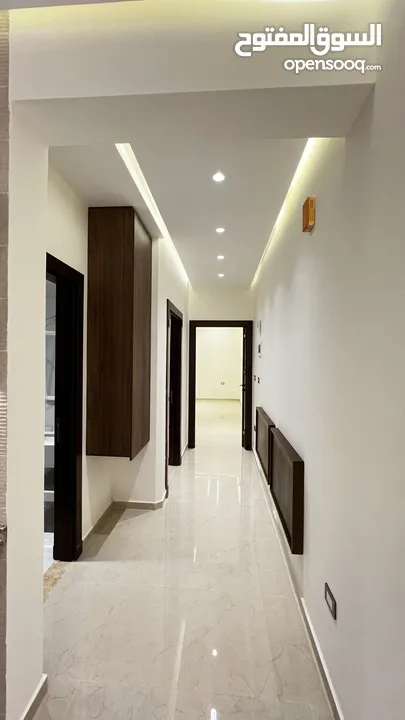 شقة للبيع طابق ارضي 95م مع ترس 50م (سكنية - استثمارية) في ديرغبار شارع ال 60 ، مطبخ راكب ، تدفئة غاز