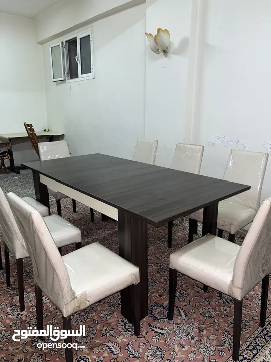 طاوله طعام ثمان اشخاص