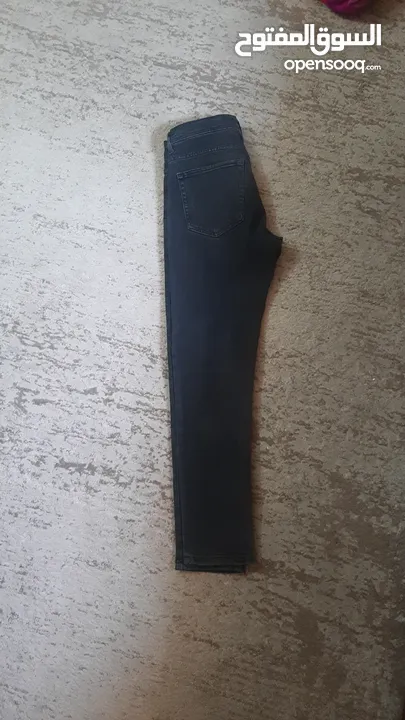 مستعمل شبه جديد سبب البيع صغر المقاس علي  القصه ستريت و ليس بوي فرند لكن شبه بوي فرند