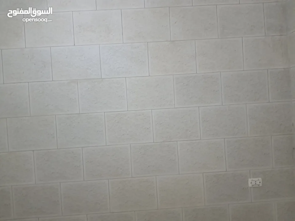 عمارة مكونه من طابقين وساحه خارجيه للبيع