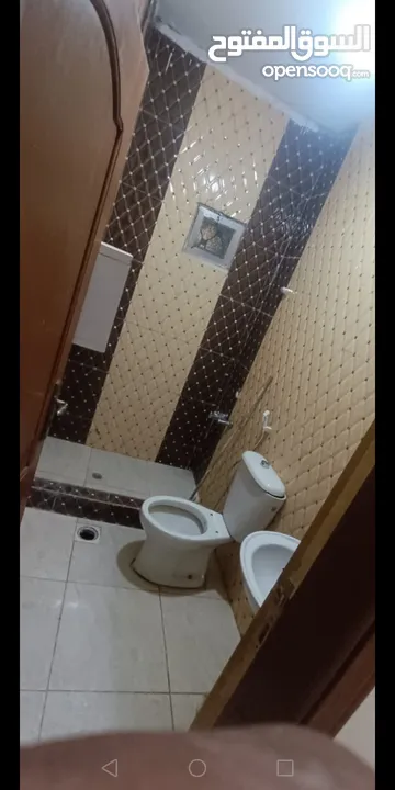 بالمفرق با القرب من السكة