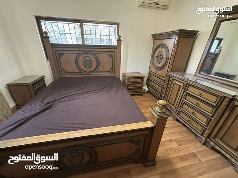 سرير مجوز وكومدنتين وتسريحه خشب لتيه وزان بحاله ممتازه بدون خزانه