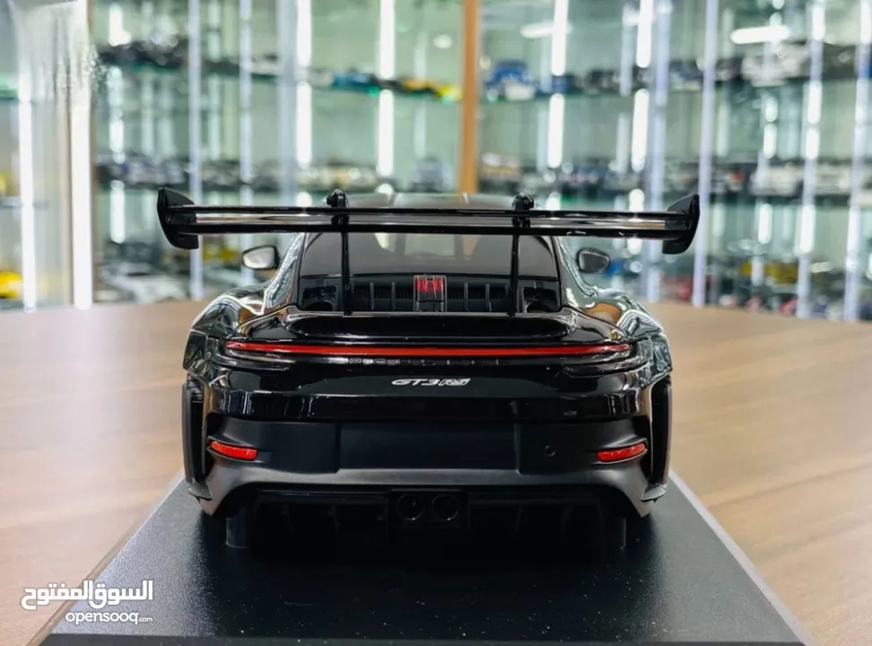 Model Minichamps Porsche 911 (992) GT3 RS (2023) - Black with silver wheels