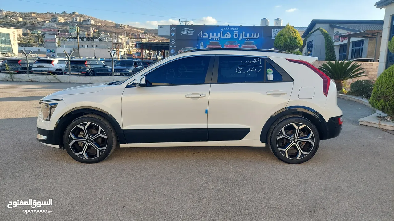 كيا نيرو هايبرد كامل الإضافات بدون فتحه سقف 2023 .