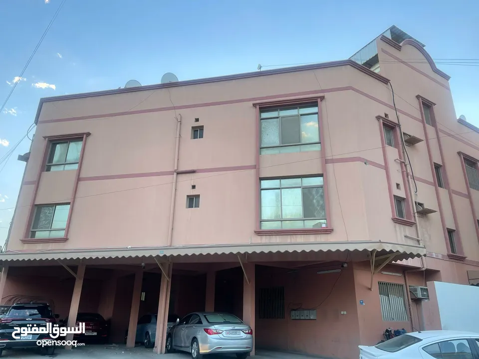 للبيع شقة في الرفاع الشرقي طابق ارضي - مساحة 150 متر  قريبة من الخدمات