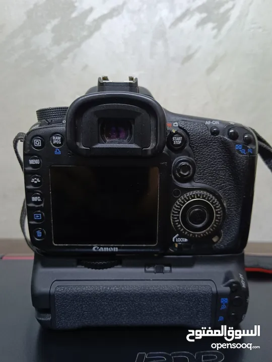 Canon 7D  Canon 1200D بحاله ممتازه