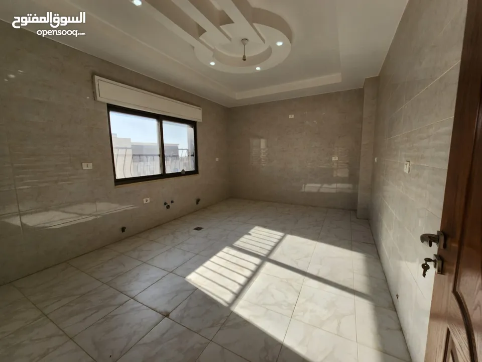 شقة مع روف منفصلين للبيع في دير غبار ref: 14232