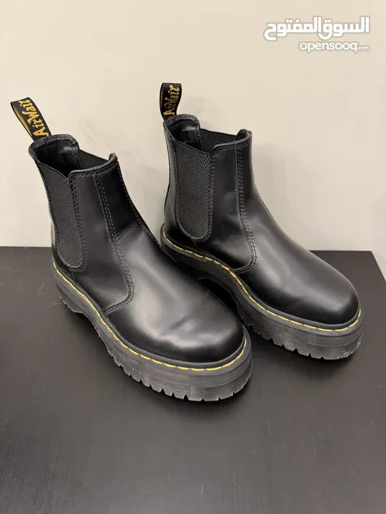 Two Dr Martens Boots  مقاس  39 38 مستعمل حذائين مارتنز