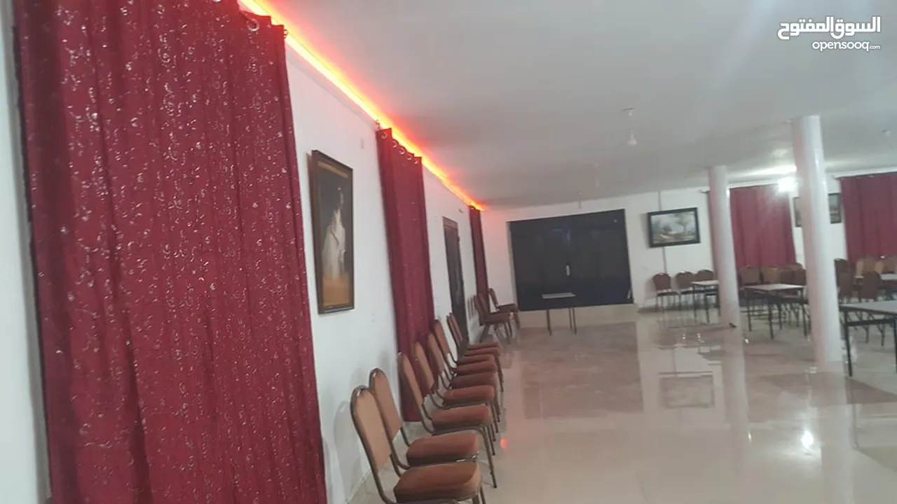 قاعة واسعه 250 متر مربع ومحلات متعددة الاستخدام