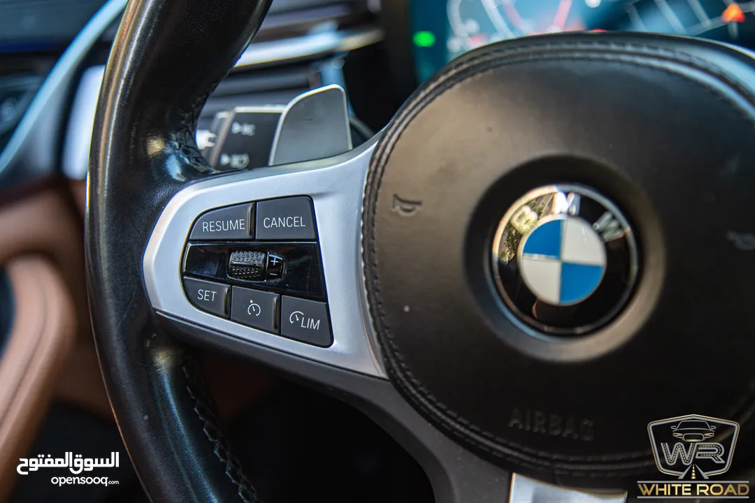 Bmw 530I 2023 M kit Gasoline   السيارة مميزة جدا و قطعت مسافة 75,000 كم فقط