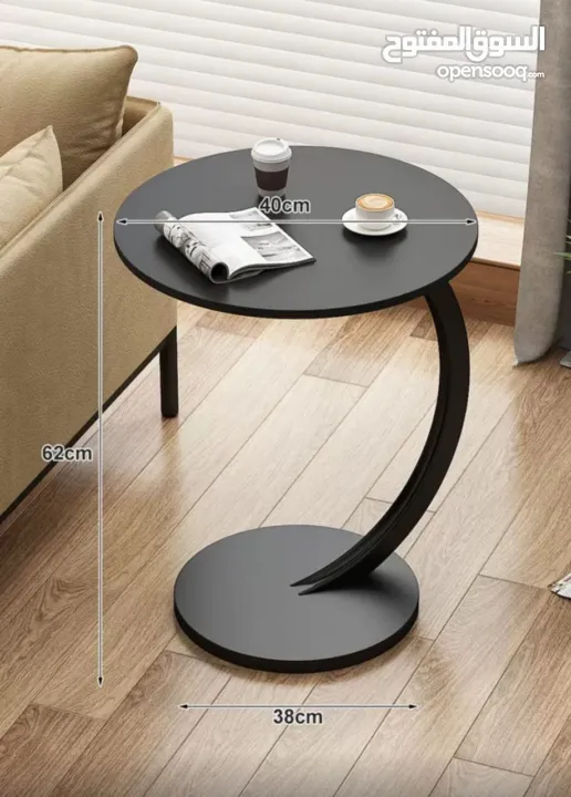 طاولة جانبية مستديرة على شكل حرف C، الحل المثالي لكل مكان! يمكن استخدامها بجانب الأريكة، كطاولة شاي