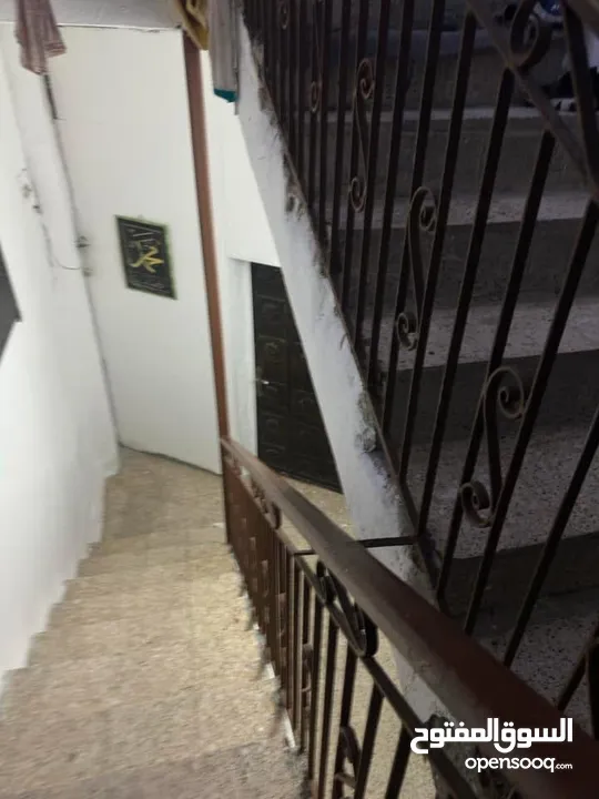 بيت طابقين للبيع كاش  في مخيم الزرقاء