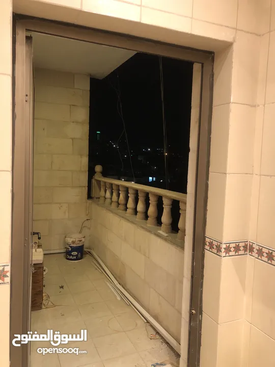 شقه سوبر ديلوكس البيع في ضاحيه الرشيد طابق اول  ثلاث بلكونات بسعر مغري