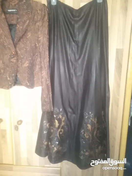 فستان اسود واحمر طويل مع جاكيت قصير احمر بأكمام طويلة جديد غير مستعمل ماركة H&M مقاس L بلبس 40 و42