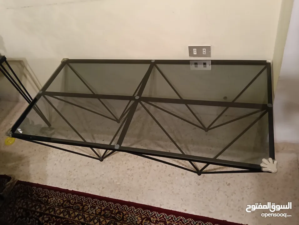طقم طربيزات كبيرة وثنتين صغار زجاج وحديد