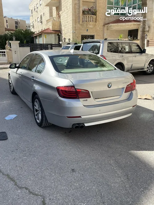 بي ام دبليو 520i  لون فضي  توين تيربو انجكشن