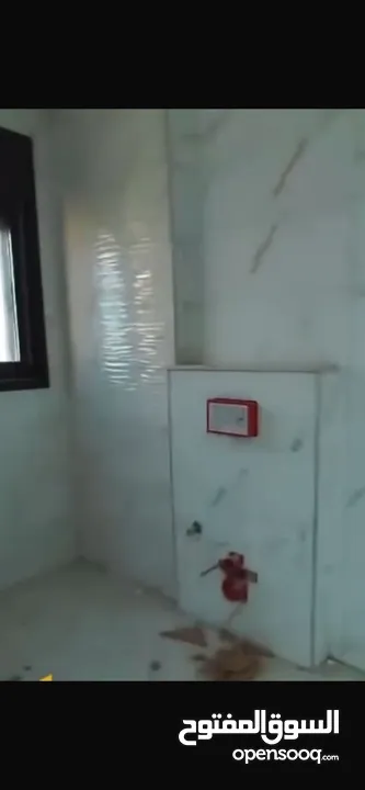 شقه سوبر ديلوكس جديده متوفره للايجار سكنه اولى مناسبه جدا لعائله صغيره او عرسان