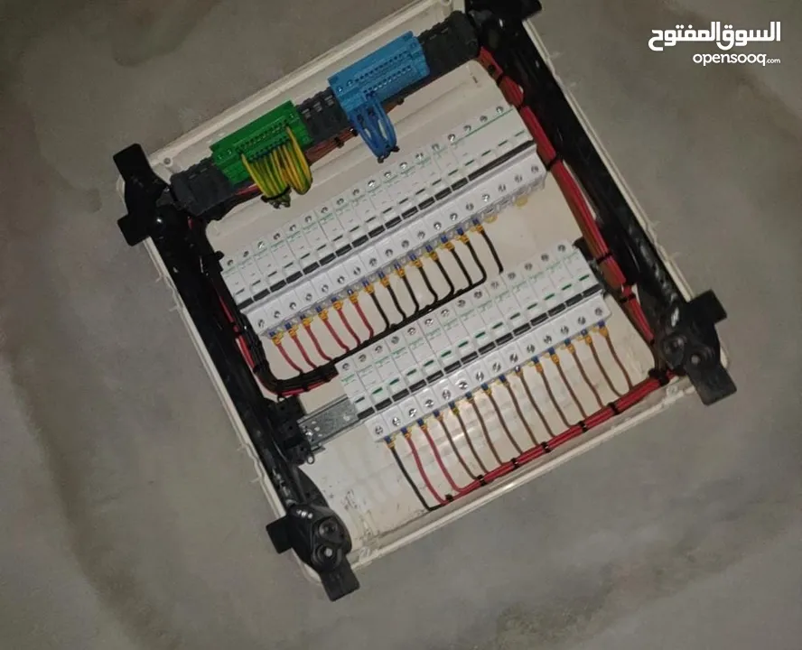 كهربائي منازل طرابلس لجميع خدمات الكهرباء،الأسعار في متناول الجميع،دقة في العمل و سرعة في الانجاز