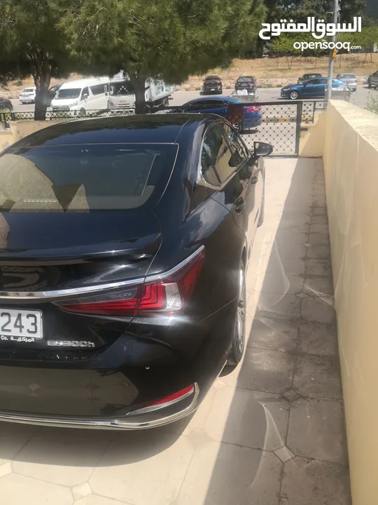 Lexus for sale modeled 300h 2021 24000Km